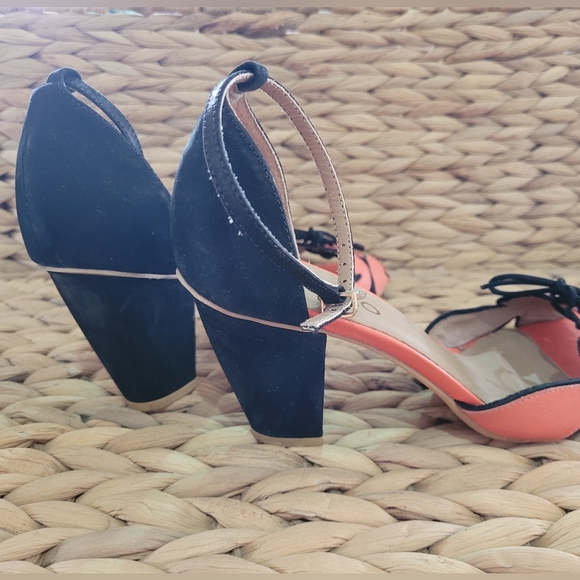 Size 6.5 Orange heels - Picture 3 of 3